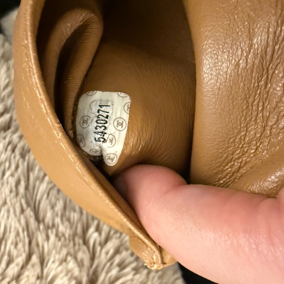 CHANEL Tan and Green Leather Tote - Picture 9 of 9